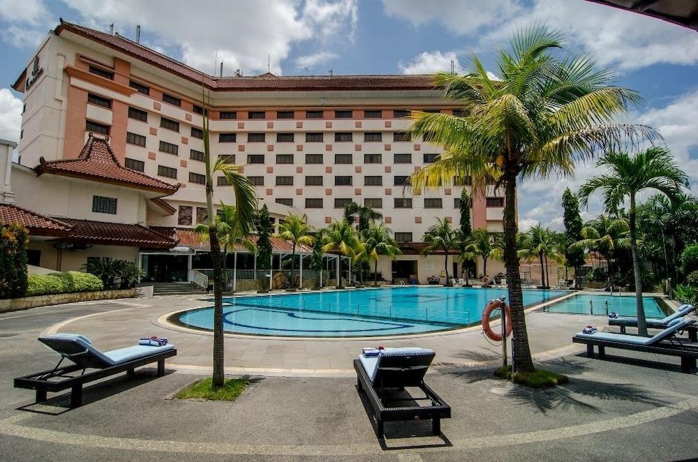 The Sunan Hotel Solo Екстериор снимка